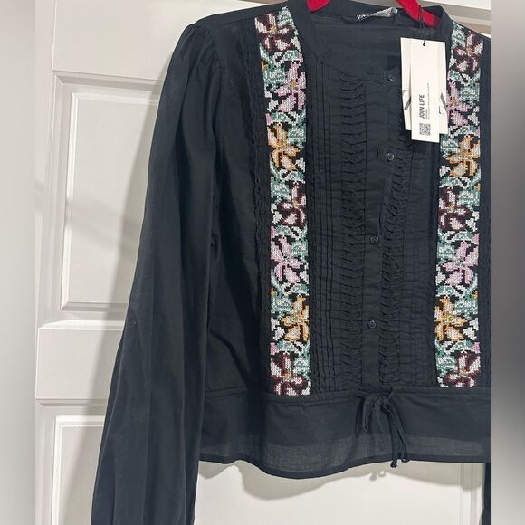Zara black contrast embroidered pin tuck top NWT - Picture 7 of 8